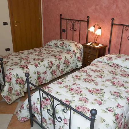 Alojamento de Acomodação e Pequeno-almoço Corte Degli Olivi Soave (Verona)
